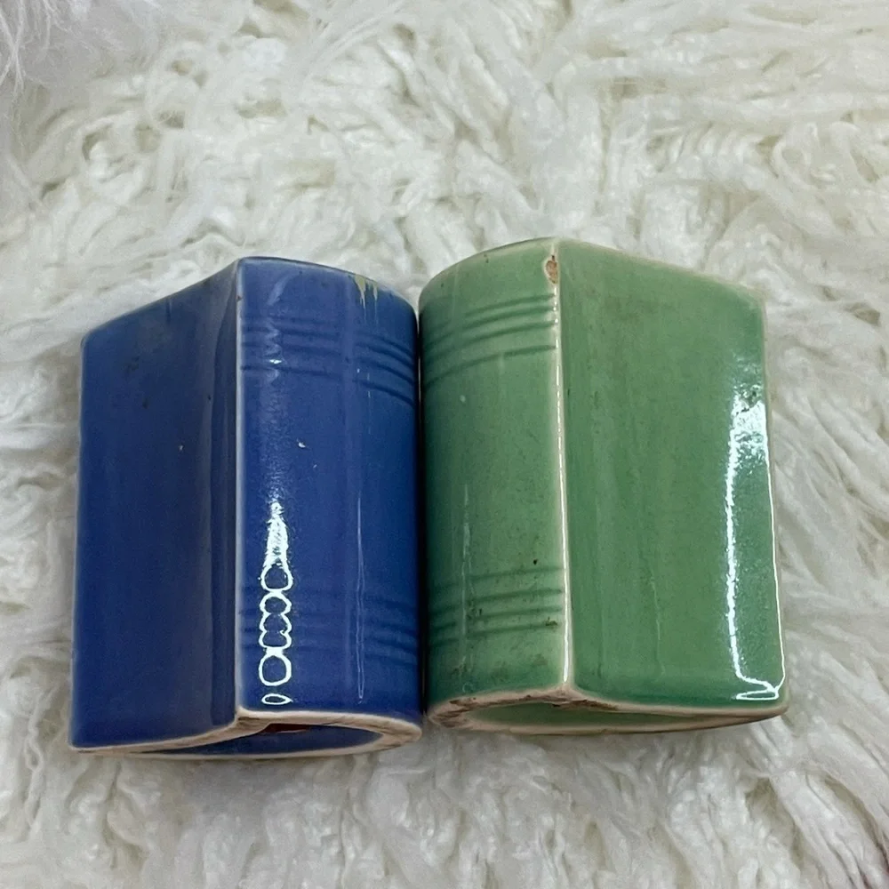 Vintage Pottery Salt & Pepper Shakers - Picture 4 of 6